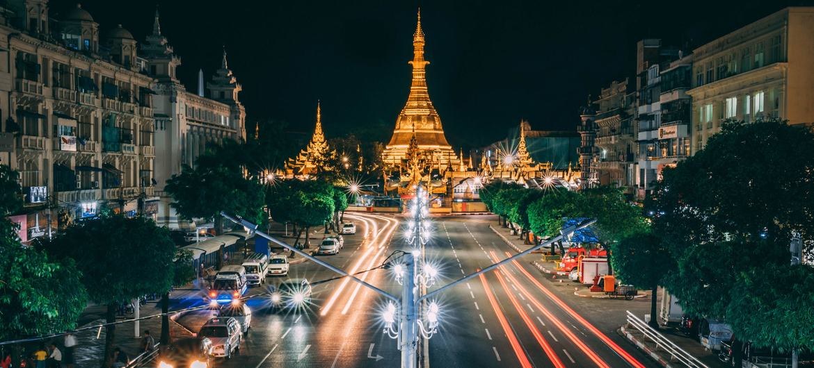 缅甸仰光市中心的苏勒塔。