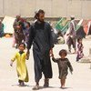 En Afghanistan, des familles ont fui leur foyer en raison du conflit et vivent désormais dans des camps de déplacés, dont celui-ci à Kandahar.