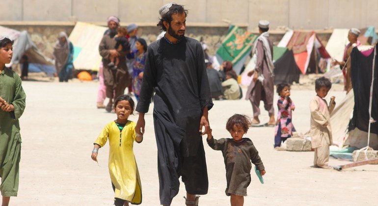 لقد فرت العائلات في أفغانستان من ديارها بسبب النزاع ويعيشون الآن في مخيمات النازحين داخليا في قندهار.