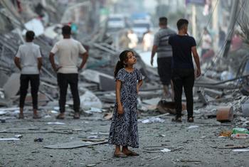 加沙的一些居民区被空袭夷为平地。