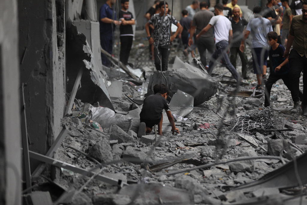 Le camp de réfugiés d'Al Shati à Gaza a été touché par des frappes aériennes.