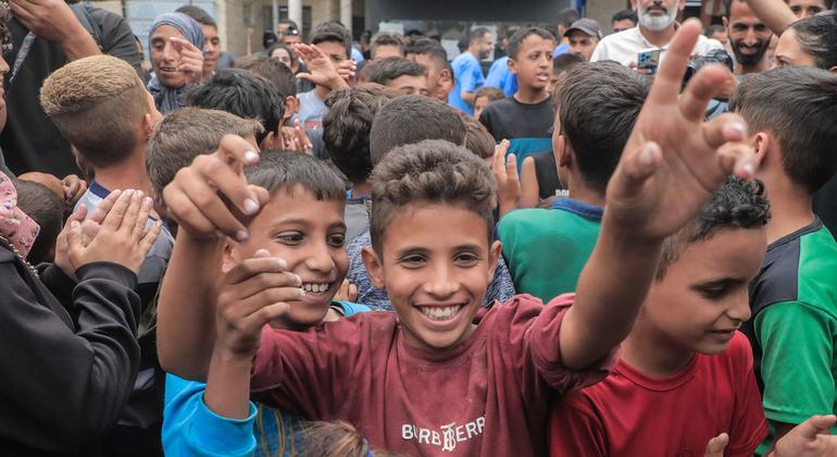 Les enfants de Gaza célèbrent l’annonce du cessez-le-feu et de l'entrée massive de l'aide dans l'enclave palestinienne.
