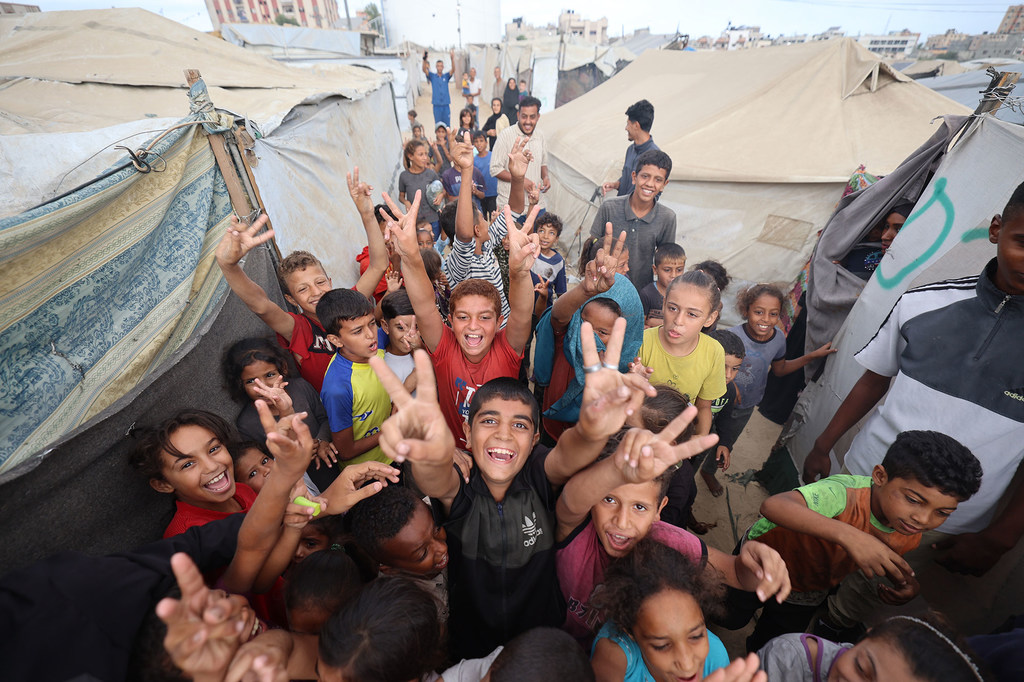 加沙地带的儿童庆祝2025年10月宣布的停火。