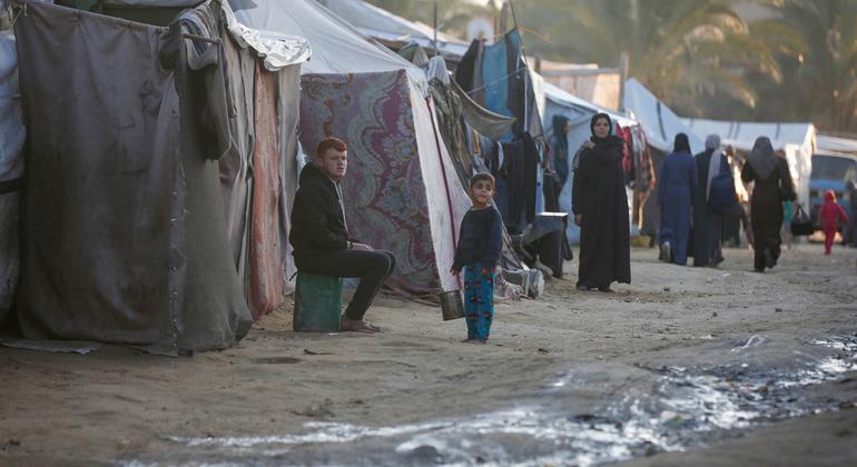 De nombreux Gazaouis vivent dans des abris temporaires, suite à la destruction de leurs maisons.
