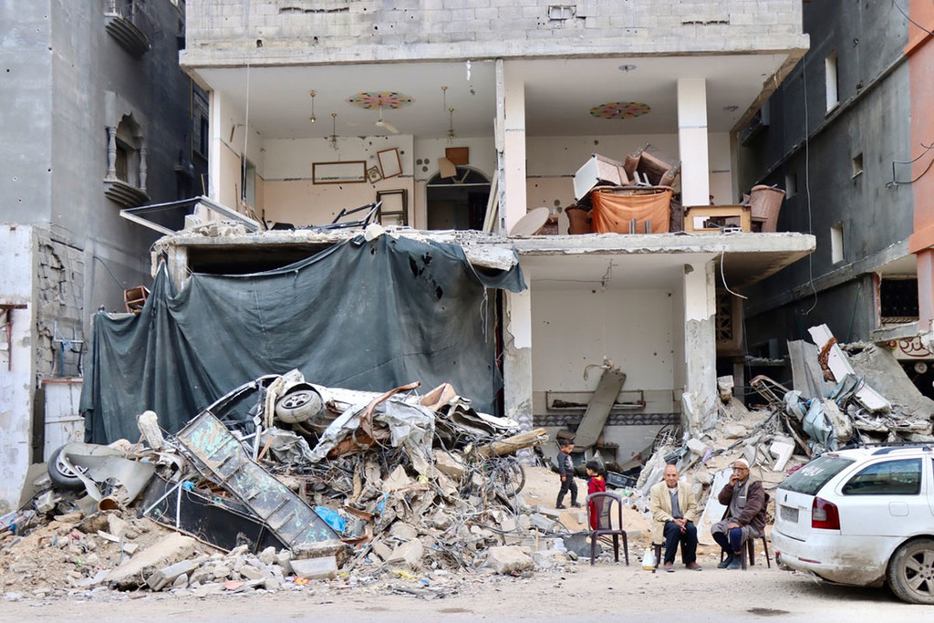 أحد المباني المدمرة جراء القصف في غزة.