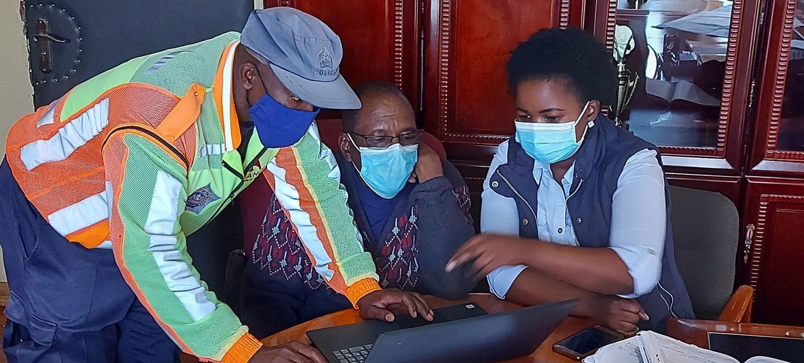 A risk communication team from WHO works with government officials at a COVID-19 message development workshop in Leribe district, Lesotho.