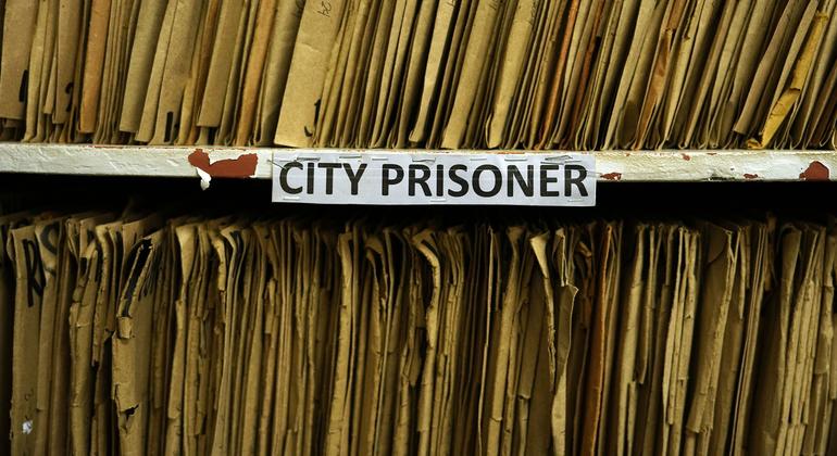 मनीला सिटी जेल में क़ैदियों से सम्बन्धित रिकॉर्ड प्रशासनिक कक्ष में रखा जाता है.