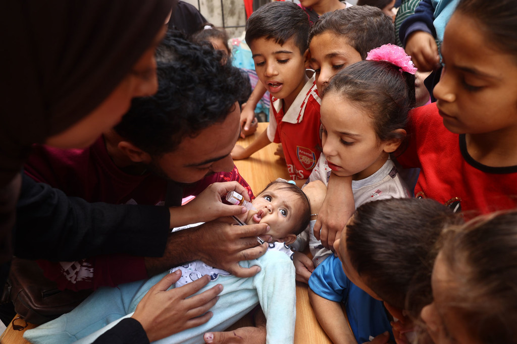 Children received the polio vaccine as part of a Gaza-wide campaign. (file)