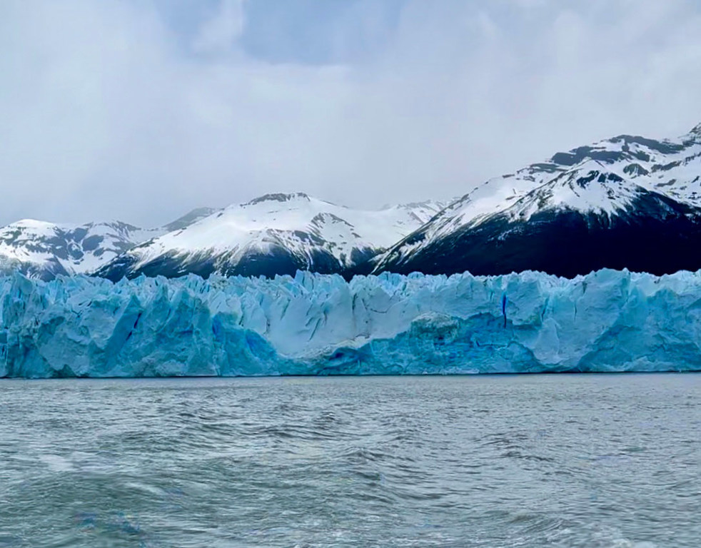 Des blocs de glace se détachant de la banquise patagonienne, aux confins de l’Amérique du Sud.