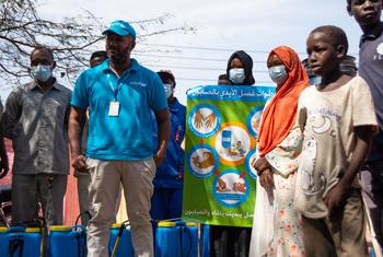 苏丹儿童正在了解霍乱的危险和症状。