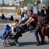 آلاف الفلسطينيين يضطرون إلى النزوح من شمال قطاع غزة بعد أوامر الإجلاء الصادرة من السلطات الإسرائيلية.