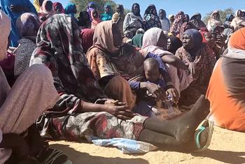 Displaced Sudanese people wait to receive food from the World Food Programme (WFP). (file)