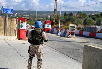 حفظة السلام التابعون لقوة الأمم المتحدة المؤقتة في لبنان (اليونيفيل)، يقومون بأنشطتهم على طول الخط الأزرق.