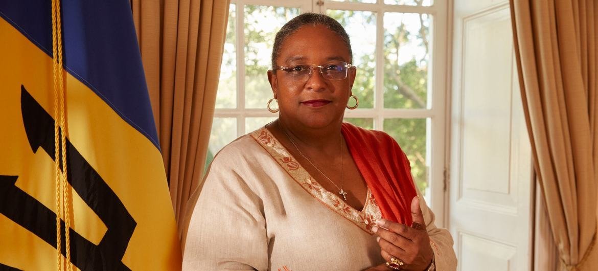 A primeira-ministra de Barbados, Mia Amor Mottley, passou anos fazendo campanha contra a poluição, as mudanças climáticas e o desmatamento, transformando Barbados na vanguarda do movimento ambiental global.