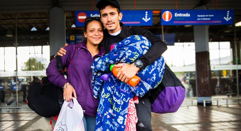 Dois refugiados venezuelanos em Bogotá.