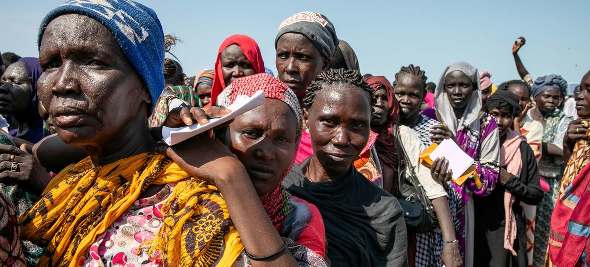 People return to South Sudan from Sudan. 