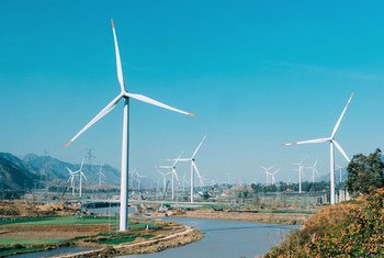 چین کے ہوا سے چلنے والے ایسے بجلی گھر ترقی پذیر اور ترقی یافتہ ممالک میں ماحول دوست بجلی پیدا کرنے کا ذریعہ ہیں۔
