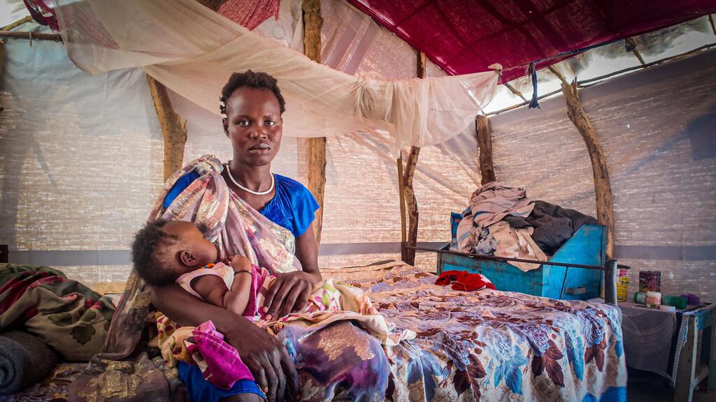 Жительница Южного Судана, вынужденная покинуть свой дом из-за войны