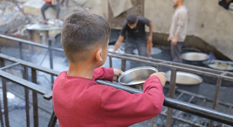 Gaza: Over 400 Palestinians killed around private aid hubs, UN rights office says