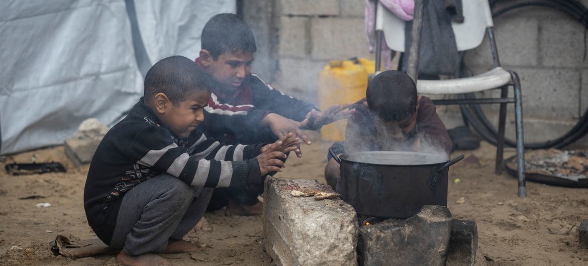 Displaced Palestinian children in Gaza. (Feb 2025) Displaced Palestinian children in Gaza. (Feb 2025)