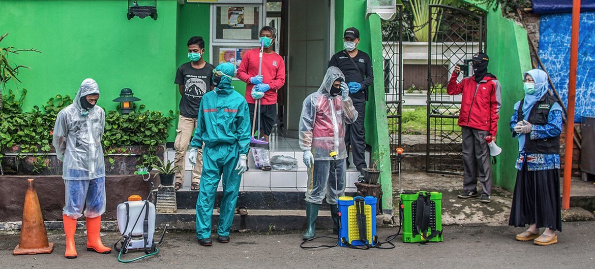 Volunteers hole   to disinfect nationalist   areas successful  Jakarta, Indonesia, successful  bid   to forestall  the dispersed  of COVID-19. (file)