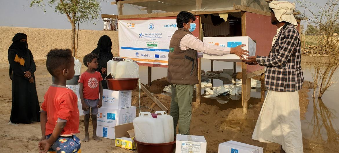 Aid is delivered to families in Al Jawf governorate in Yemen.