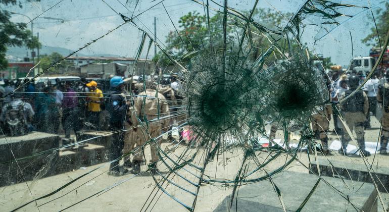 Destruição em hospitais marca epicentro da violência de gangues no Haiti