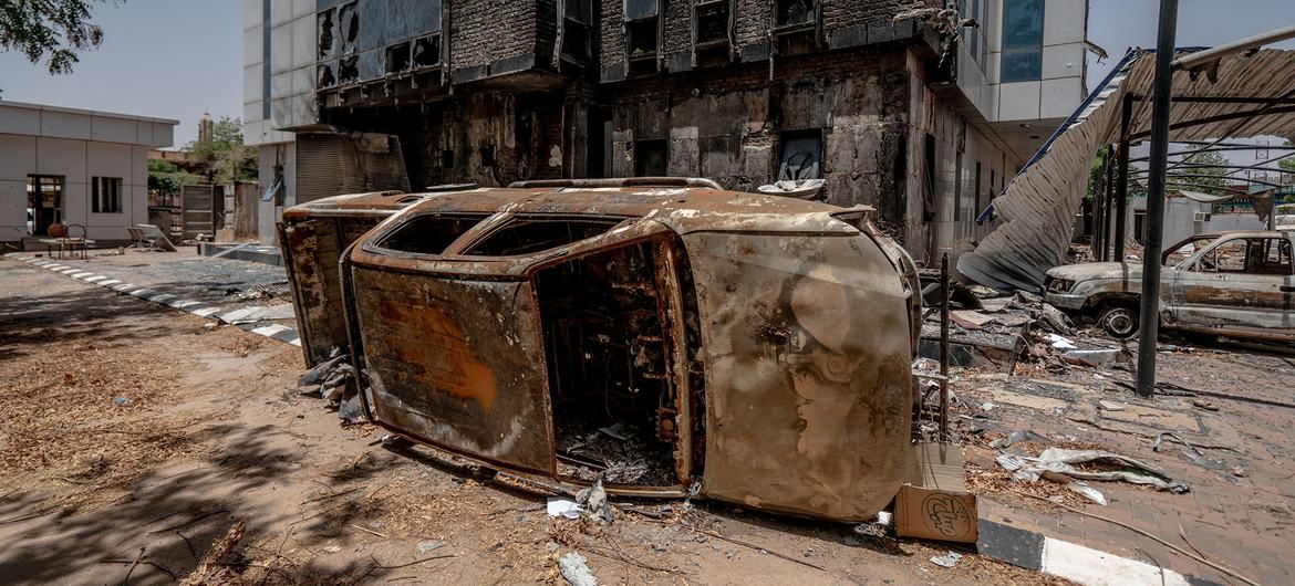 An upturned vehicle lies in front of a building in the Sudanese capital, Khartoum. (file) An upturned vehicle lies in front of a building in the Sudanese capital, Khartoum. (file)
