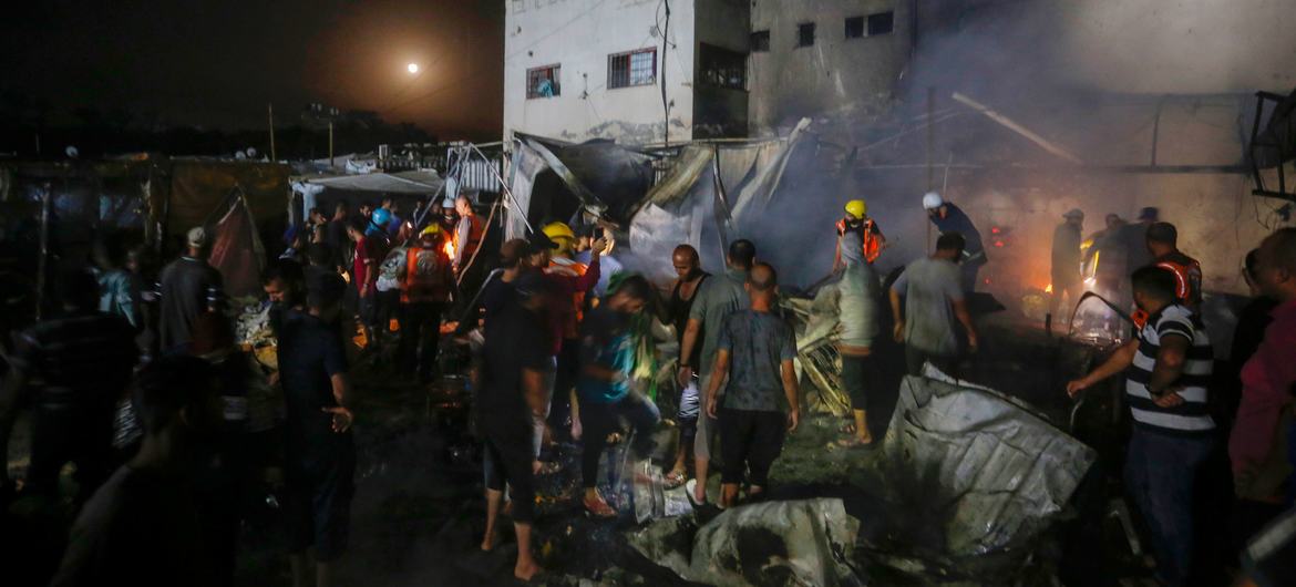 Aftermath of an Israeli strike at a site where displaced civilians were sheltering in northern Gaza. (file)