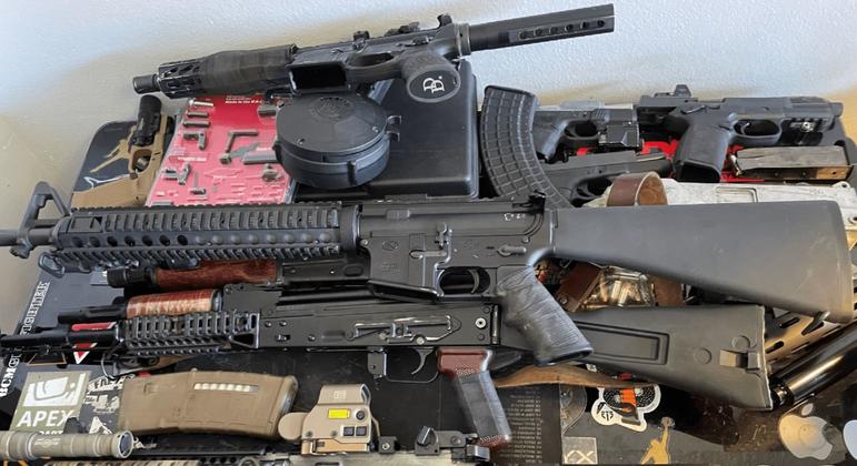 被美国执法部门查获、原本要运往海地的枪支和弹药。