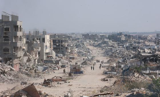Gaza: Aid efforts continue as UN teams start clearing up to 60 million tonnes of debris thumbnail