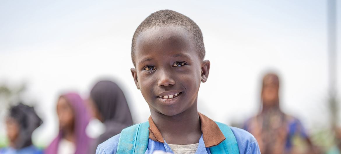 Au Cameroun, un réfugié de huit ans qui a fui la République centrafricaine avec sa famille souhaite devenir chirurgien quand il sera grand.