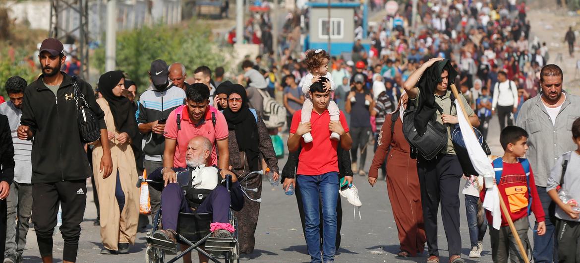 Palestinians flee northern Gaza.