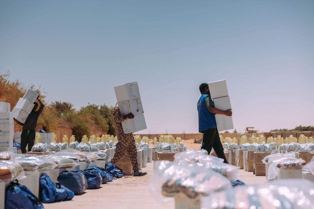 UN staff prepare aid to assist families in Libya displaced by conflict.