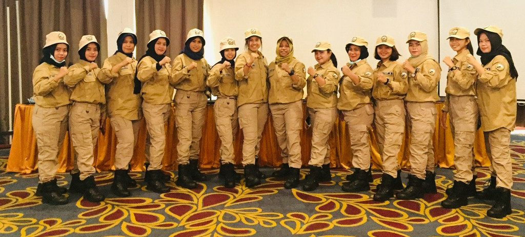 El equipo de guardabosques comunitarios de Perempuan Inspiratif Mitra Polhut en el Parque Nacional Bogani Nani Wartabone.