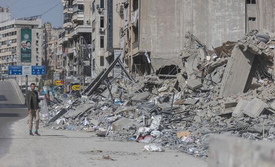 在最近的空袭后，黎巴嫩贝鲁特一座严重损坏的建筑。