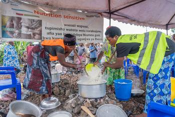 Emergency food assistance is provided to displaced people in Goma in the eastern DR Congo.
