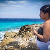 En 2022, Génesis, de 22 años, y su compañero José* se apretujaron a bordo de una pequeña embarcación sobrecargada capitaneada por traficantes de personas y repleta de migrantes con destino a Curaçao, una isla del Caribe situada a 65 kilómetros de la cost…