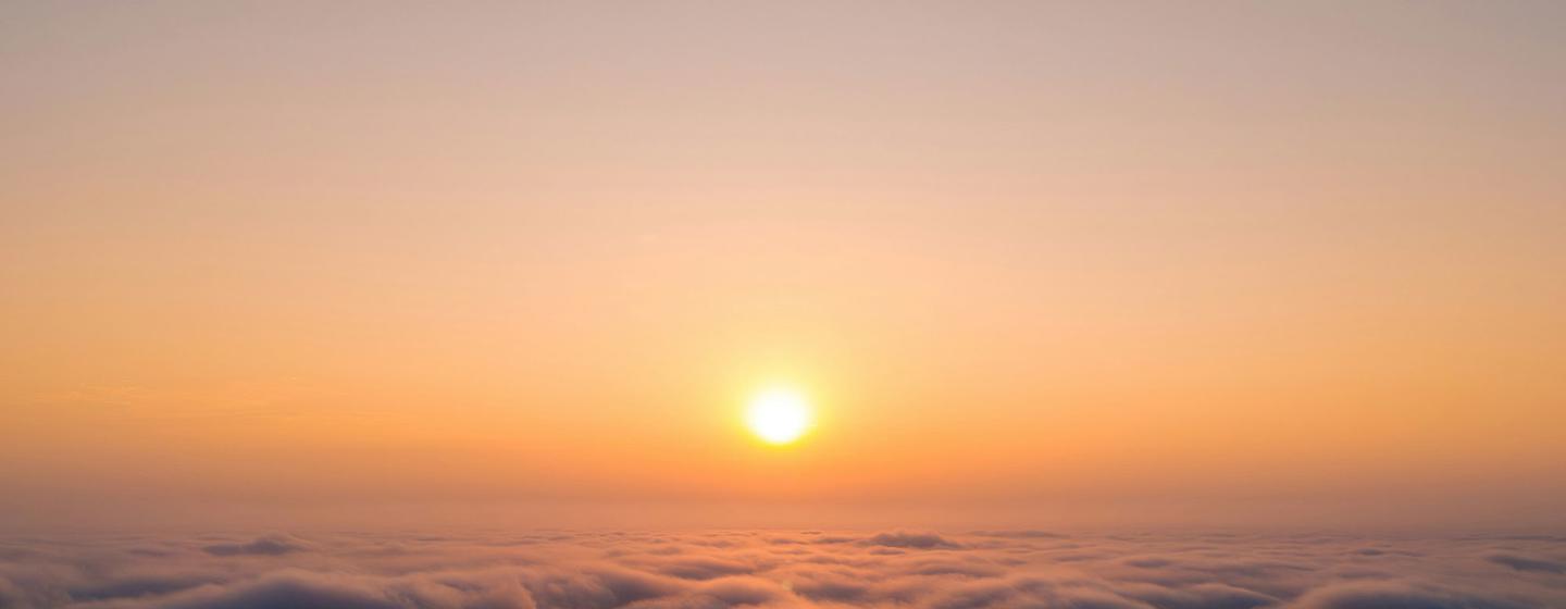 La couche d’ozone, un fragile bouclier de gaz, protège la Terre de la partie nocive des rayons du soleil.