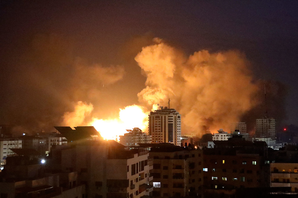 Missile attacks on Gaza are continuing.