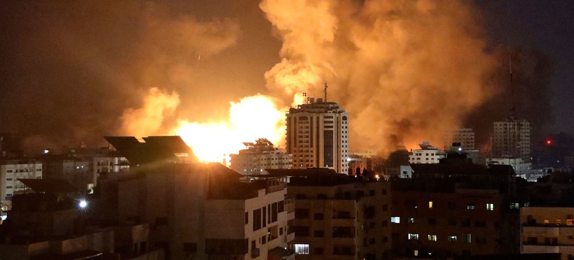 غزہ پر اسرائیل بمباری جاری ہے۔