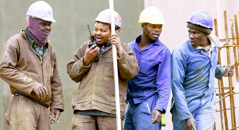 أكثر من 840 ألف شخص يموتون بسبب حالات تتعلق بالمخاطر النفسية والاجتماعية في العمل