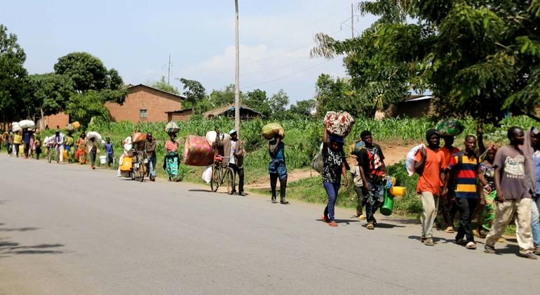 Беженцы из ДР Конго прибывают в Бурунди.