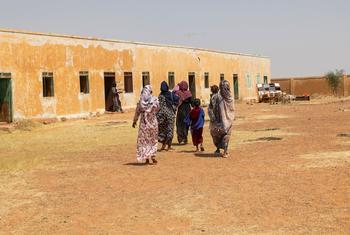 On 17 October, families arrive at the UNICEF-supported mobile clinic in Fatasha village located in West Omdurman near North Kordofan for health services.