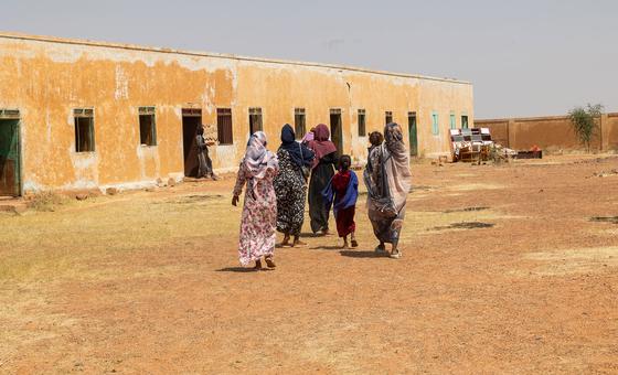 Families arrive at a UNICEF-supported mobile clinic in Fatasha village in West Omdurman, Sudan.