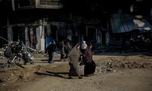 Two women cross the road in the center of Gaza City. (file)