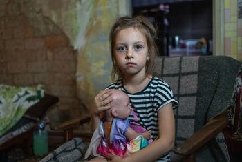 Milana, sept ans, et sa famille ont fui Myrnohrad, dans la région de Donetsk en Ukraine.