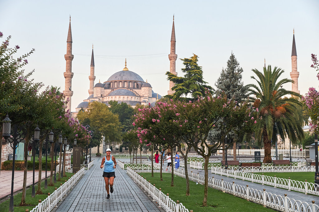 Mina Guli runs marathon in Istanbul, Türkiye, during the Run Blue campaign.