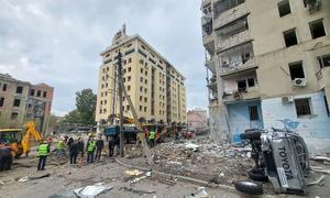 Destrucción tras un ataque en el centro de Kharkiv, Ucrania.