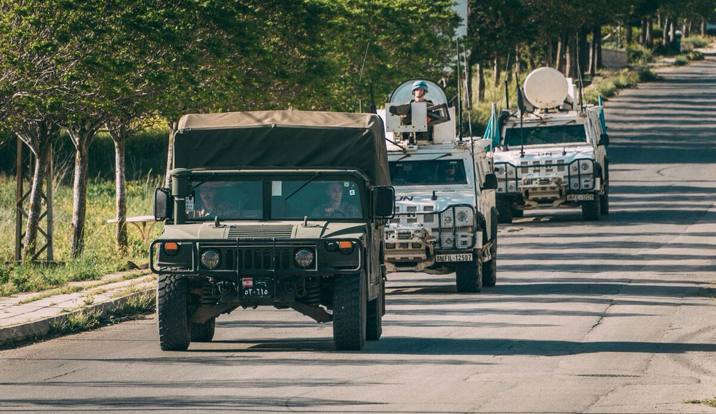 La mission de maintien de la paix de l'ONU au Liban patrouille le long de la Ligne bleue avec l'armée libanaise.